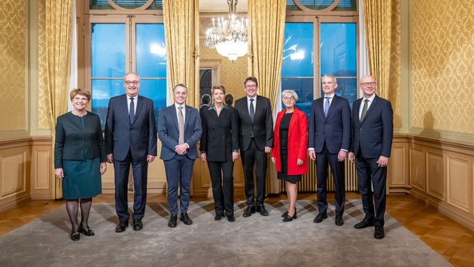 A first portrait of the team that will govern Switzerland from 2024, with six current federal councillors and newly elected federal councillor @beat_jans, plus newly elected chancellor @ViktorRossi. #SwissGovernment #FederalCouncil