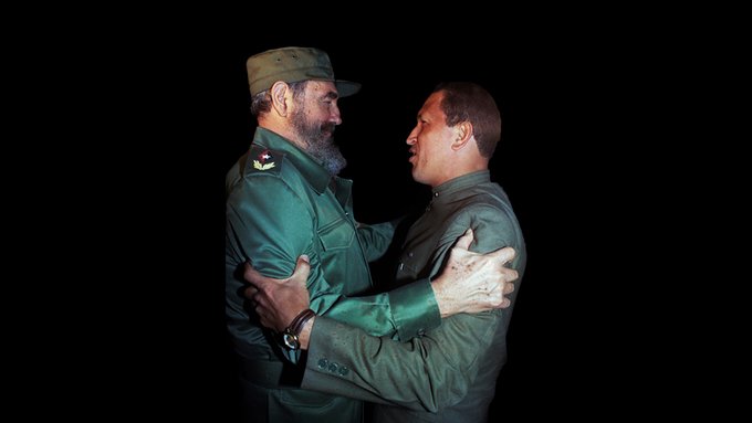 Chávez y Fidel, una amistad de hermanos y verdaderos revolucionarios. #ChávezVive #FidelPorSiempre #MujeresEnRevolución