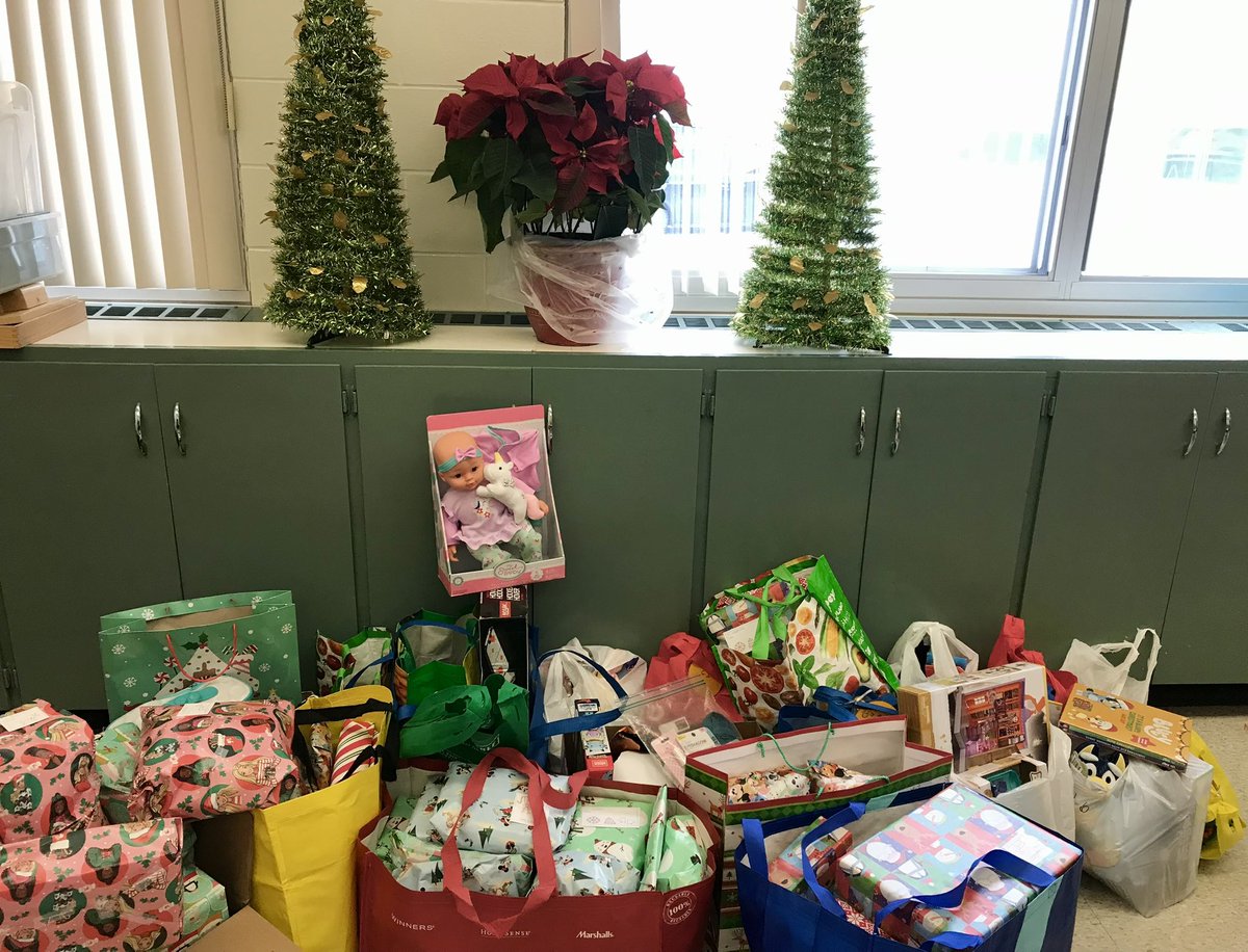 #STAdragons Christmas Initiative is in full swing and a huge success. Thank you to our school community and staff who helped put this all together. #NPSCfaith #npsc_schools @npsc_schools @StAlexDragons #houseofdragons