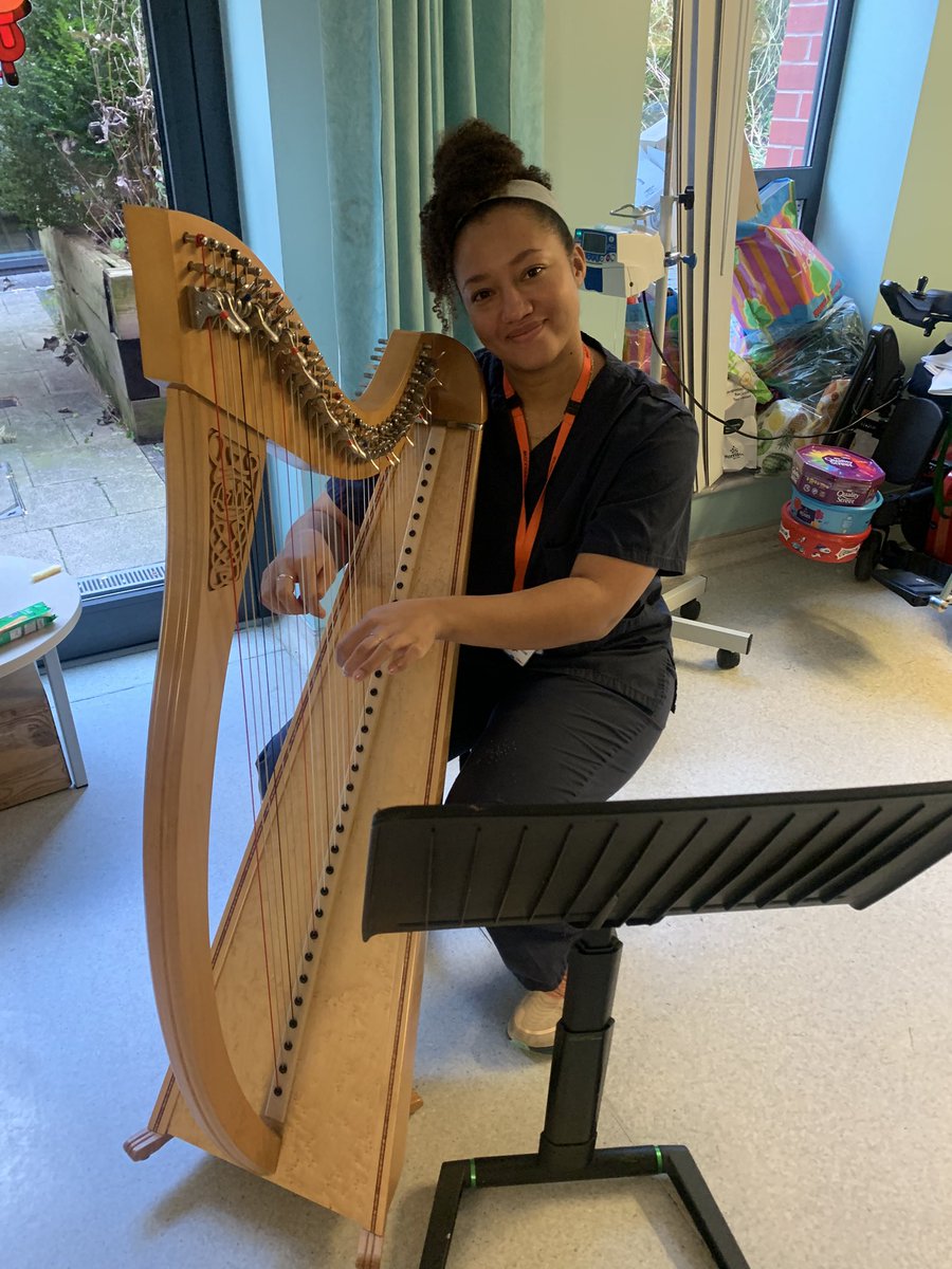 Relaxing morning for our patients listening to the beautiful Becca, even doctor Porcha joined in and she was brilliant! 🫶🏼@30_care @mri_team @MFT_MRI #harpist @Limearthealth #music #instruments