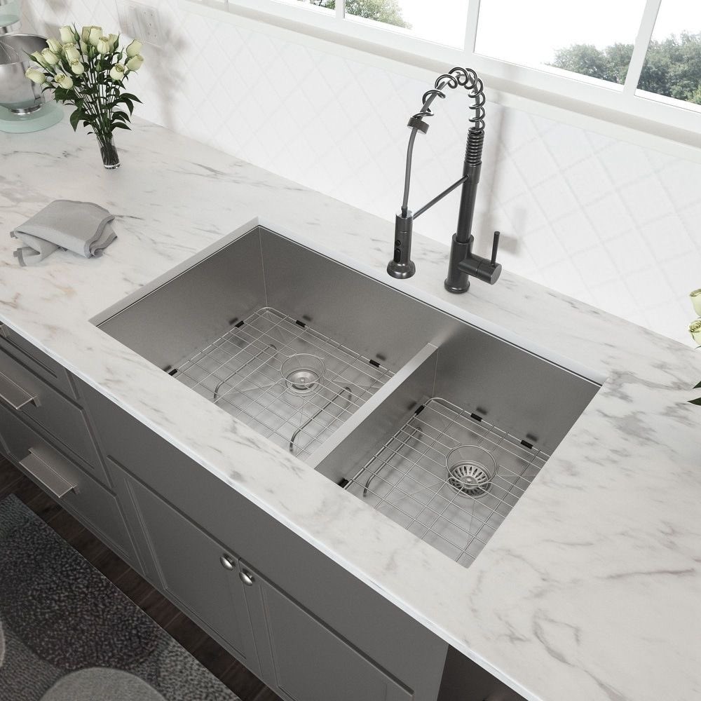 kitchenmkeover's tweet photo. Choose your favorite kitchen sink ⬇️

@Rapidkitchens is running a Christmas Promo on Kitchen Appliances and Renovation for UK Residents 🥳

Get all of these supplied and fitted for £1999:

- 5X BASE UNITS
- 1X WORKTOP, HANDLES
- PLINTH, OVEN
- HOB
- EXTRACTOR
- SINK
- TAP https://t.co/vq1lRBtcPn