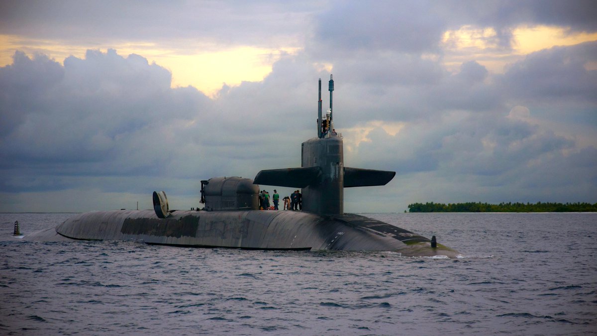 Ten years ago today: USS Georgia (SSGN 729) pulling into Diego Garcia to receive support from submarine tender USS Emory S. Land (AS 39).
𝘚𝘵𝘦𝘢𝘭𝘵𝘩, 𝘈𝘵𝘵𝘢𝘤𝘬, 𝘊𝘩𝘢𝘯𝘨𝘦
📸MC3 Alex Smedegard
#USNavy #SUBGRU10 #SUBRON16