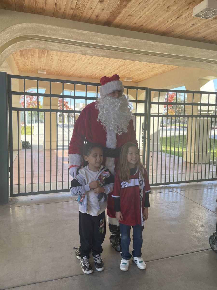 Santa came to visit Foussat today to remind everyone to be good!!@FoussatSchool