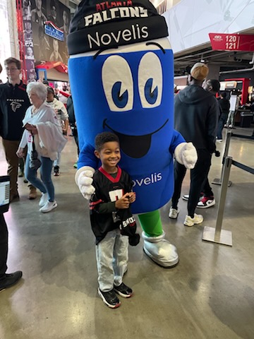 As the presenting sponsor of the 12/10 game, @Novelis, the official recycling partner of the @AtlantaFalcons, put a spotlight on the importance of recycling not just in #Atlanta but around the globe 🌎. #Novelis #Aluminum #Recycling