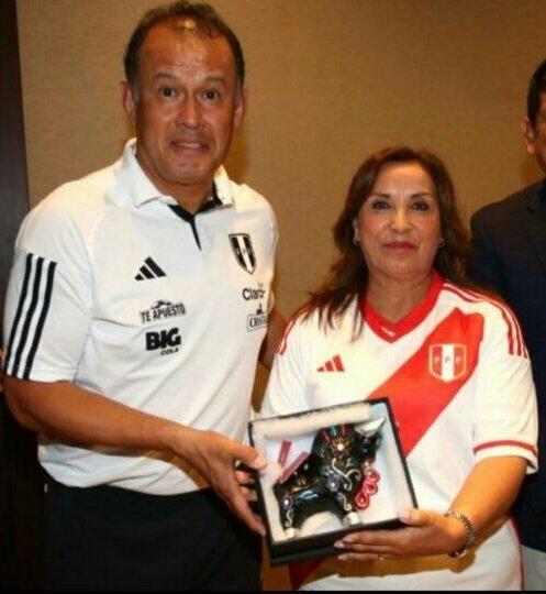 ChacoteroPeru's tweet image. Ya salieron algunos idiotas a decir &quot;Celebra el Perú porque se fue Juan Reynoso&quot;. El Perú va a celebrar el día que caiga un gobierno corrupto y asesino, el día que caiga un Congreso que en vez de trabajar por el pueblo se llena sus propios bolsillos ¡Ese día el Perú celebrará!