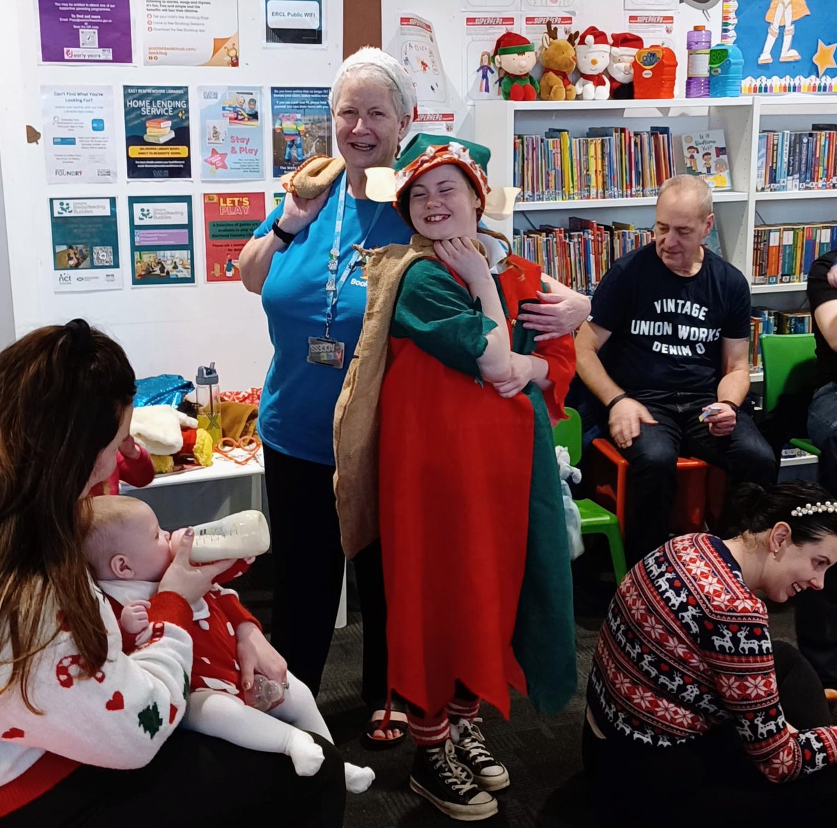 ERCL4's tweet image. Oh, the weather outside is frightful, but the library is so delightful📚!
Thanks to all who joined Sharon &amp;amp; our Little Elf helper from @CarlibarPS this morning for one last &quot;Hello-ho-ho everyone&quot; at the #BarrheadFoundry #FestiveBookbug session🎅🎁🍫!
See you in 2024🎄🎆 #ERCLT