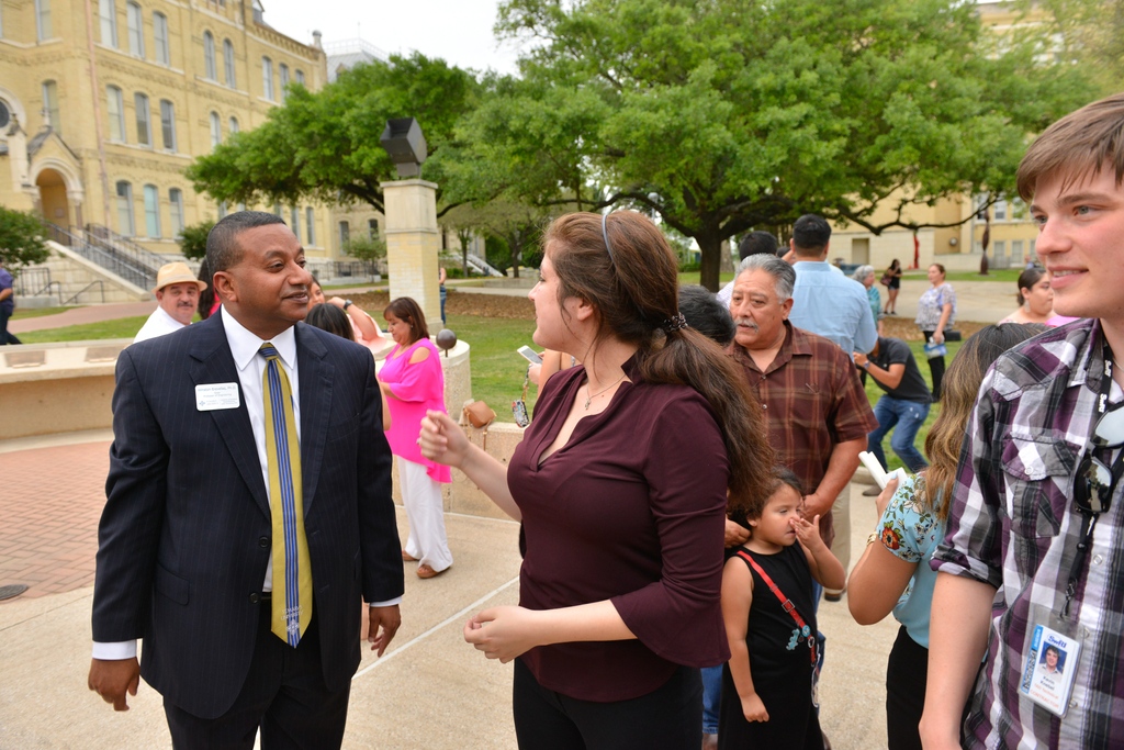 Exciting times ahead! Winston Erevelles, Ph.D., a dedicated member of the #StMU community, will step into the role of president starting June 1, 2024. Join us in congratulating him and looking forward to continued excellence at St. Mary’s University! 🎉 stmarytx.edu/2023/erevelles…