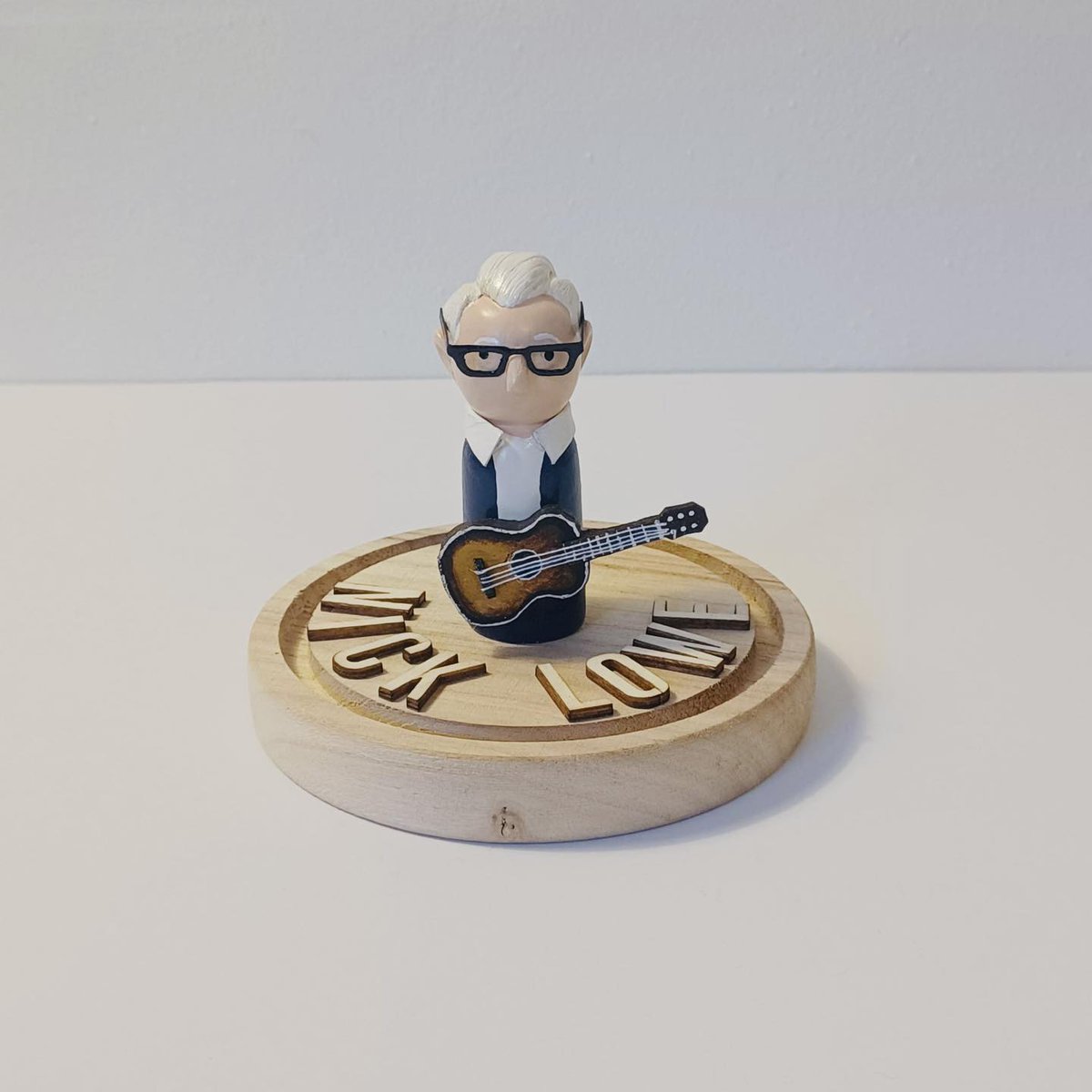 Check out these unique figurines of Justin & Iain, alongside treasured singer-songwriter Nick Lowe, that were created for the @folkinthepark1 festival this summer. They’re being auctioned off for the benefit of @soundloungeCIC. More info here: jumblebee.co.uk/uniquenicklowe…