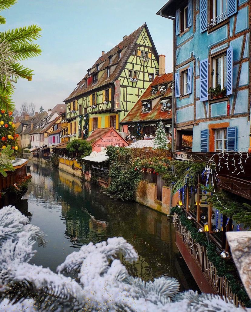 France boasts a wide array of charming villages, each with its own unique character and history.

Here are 25 of the most picturesque French towns 🧵

1. Colmar