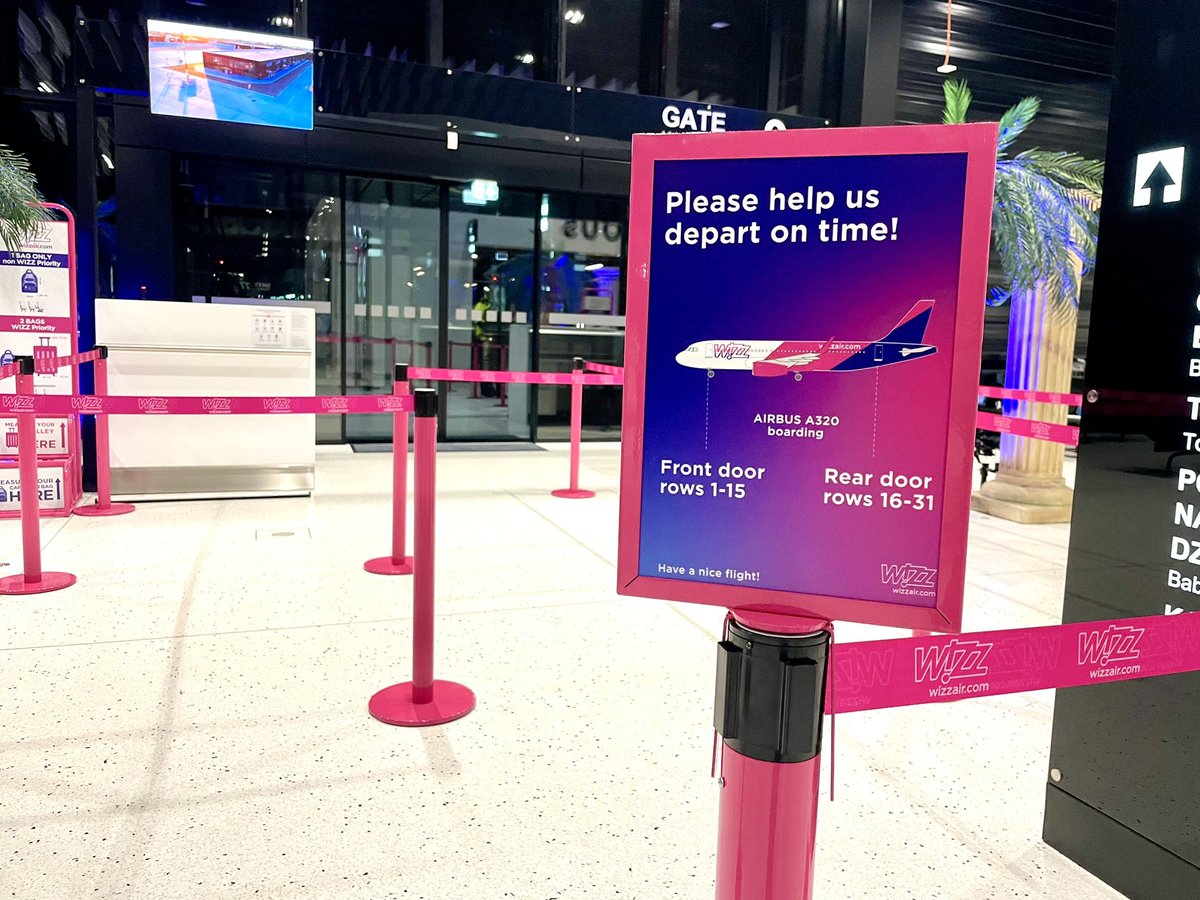 Lukasz_Malin's tweet photo. 🇵🇱✈️ 🇨🇾To w drogę. Pierwszy lot Wizz Air z Radomia do Larnaki. Lotnisko trochę czekało na pierwszego niskokosztowa.
👉Dlaczego Wizz poleci z Radomia: https://t.co/vq1GQoR7tX
@Porty_Lotnicze
#flyRDO #Radom #wizzair #wizz #Cypr #Larnaka https://t.co/3UbImyfGQU