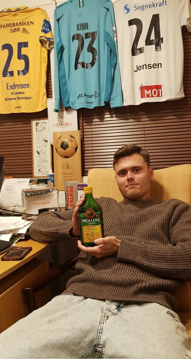 Vår gide venn Andreas sjokkerer med reklamestunt for Møllers Tran verdt kr 70.000 i kvartalet..... 
<a href="/AndreasEndrese1/">Andreas Endresen</a> 
<a href="/VardHaugesund/">SK Vard Haugesund</a>