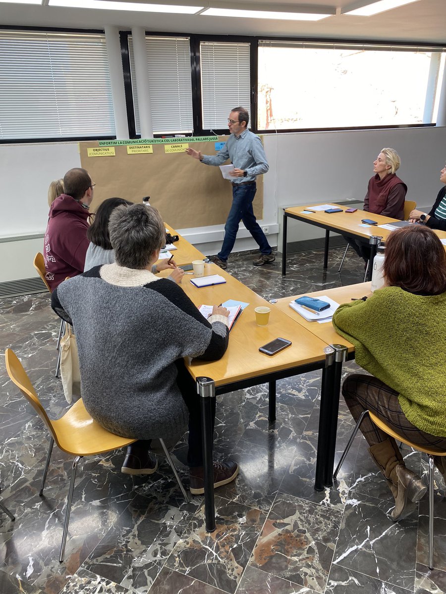 Avui, a Tremp, amb <a href="/xavierbasora/">Xavi Basora</a> hem dinamitzat un taller amb les oficines de turisme del #VisitJussà per tal d’establir col.laboracions comunicatives 📢 que ajudin a posicionar el #PallarsJussà com a destinació. Ha estat un plaer veure sorgir tantes idees! 💡#TotsSomJussà