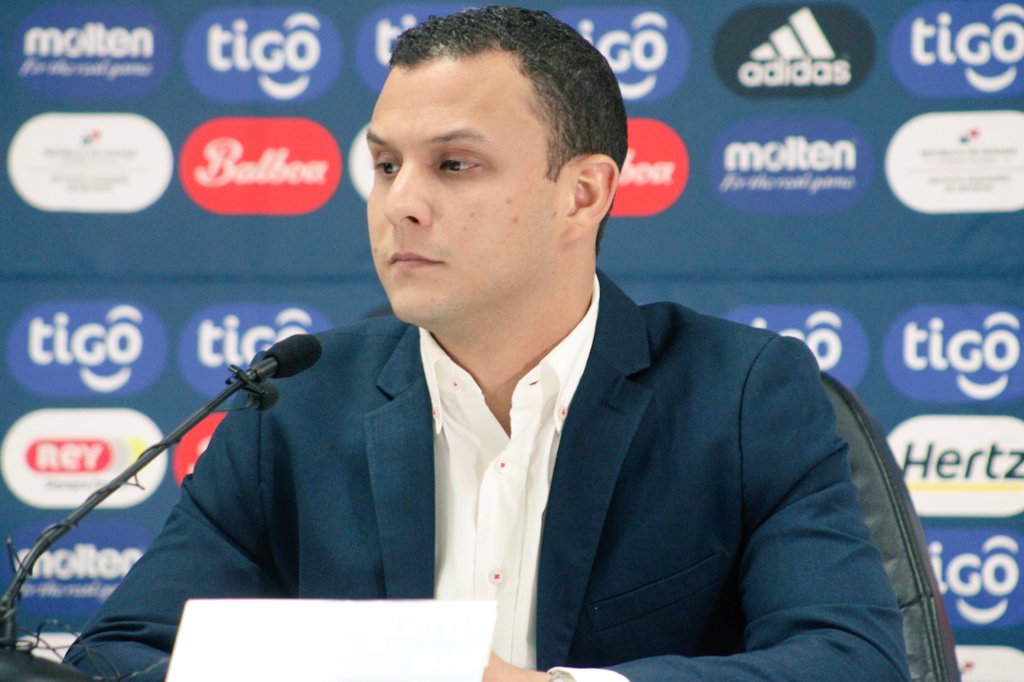 GJesusCastillo's tweet photo. Giorgio Flamigietti, Comisionado de la @LPFpanama "sería una gran irresponsabilidad, aumentar a 14 equipos, eso no va, en este momento estamos tratando de potenciar la liga" lo dijo en @batakazo_507 @shebelut #esmiverdad #sinbufonadas #salganatriunfar https://t.co/NaxcVXXqg9