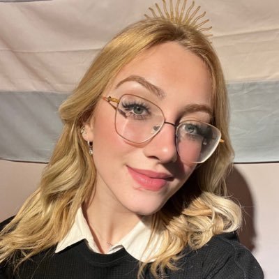 nacholastrabaez's tweet photo. Ella es Eugenia Rolón, novia de la Pepona e hija de Gustavo Rolón, ñoqui de la Municipalidad de San Lorenzo.  No laburo nunca y tiene un cargo como Secretaria de Redes Sociales. Su sueldo es de $1.500.000 https://t.co/lAT1Uykot9
