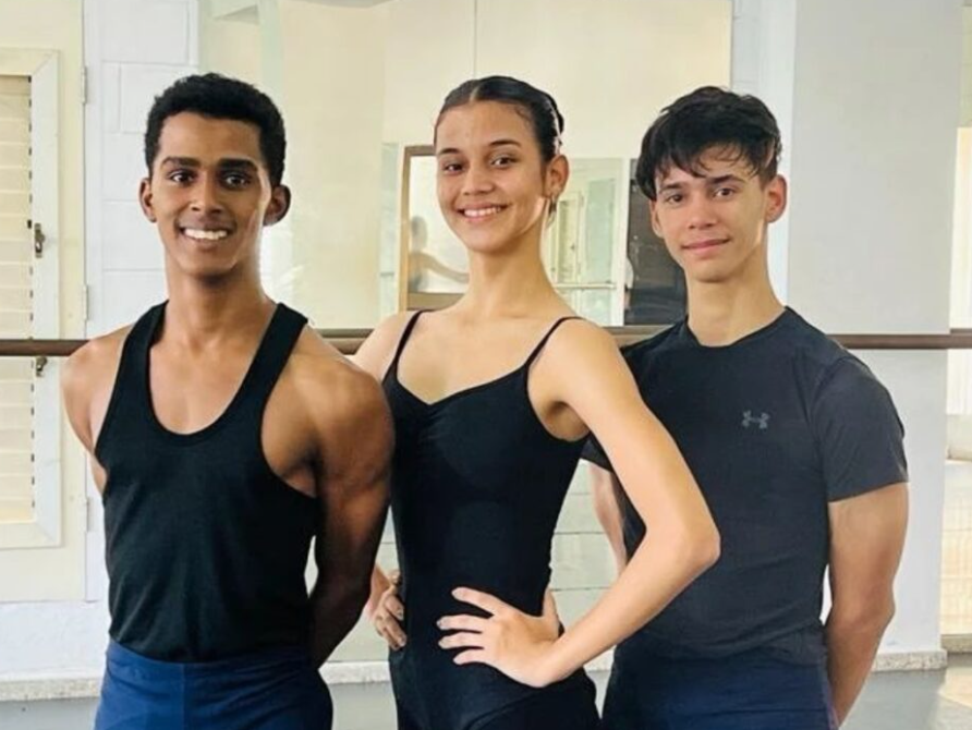 3 étudiants de 2ème année de l'Académie🇨🇺 
@AcostaDanza ont été sélectionnés pour participer au prestigieux concours Prix de #Lausanne2024, qui se déroulera en janvier et février prochaine en Suisse.

🩰La danse cubaine: une large reconnaissance nationale et internationale. Bravo