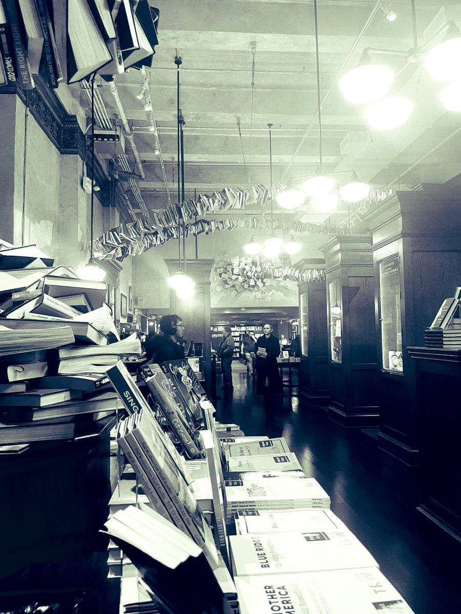 parneshia's tweet image. New York City, during the holiday season, is always the best! Traveled with my rockstar @northwesternup colleagues and we got it done! Thanks to our friends and partners, including @poetswritersinc @dramabookshop, @BNBuzz, @lithub, @shipman_agency, and more for hosting us!🗽❤️