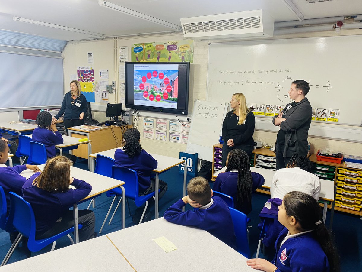 In partnership with @TaylorWimpey today we delivered diversity workshops to pupils at Emmanuel Primary School in @wfcouncil .Lisa Beresford, Sara Calvo from @simianrisk & Lisa Paul @ElmechLtd spoke about their roles in construction. #PLPrimaryStars