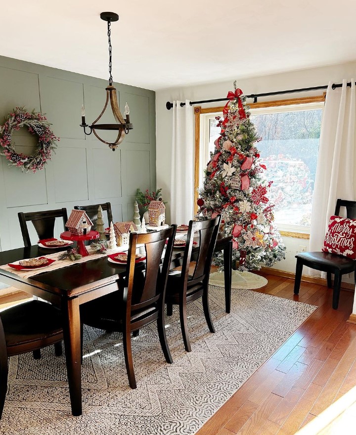 Feast your eyes on this festive holiday dining room set up curated by one of our lovely customers, @_bethburd on Instagram! 🍽️🎄 We can feel the warm & cozy vibes from here! ❤️ Do you have all of your holiday shopping done yet? 🎅 Let us know in the comments!