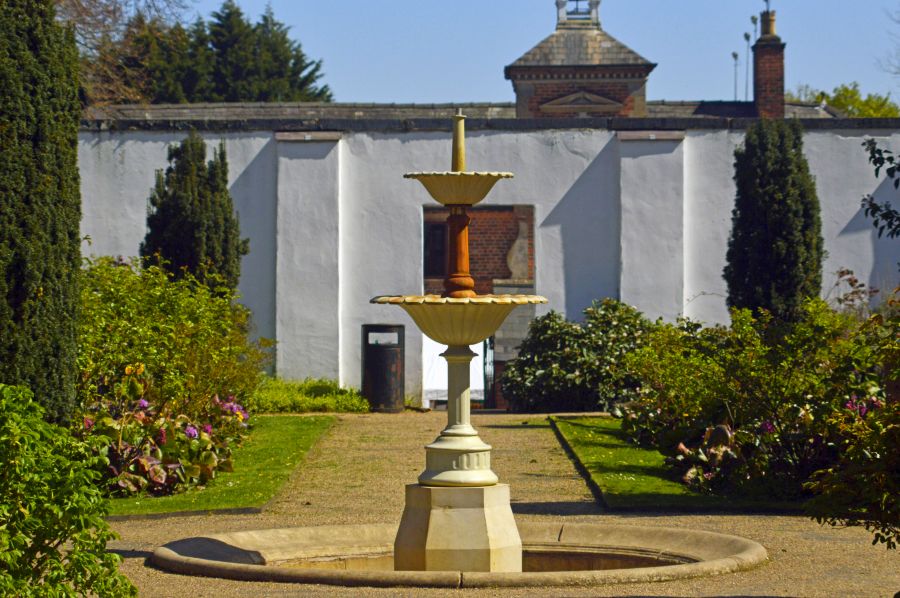 FRODSHAM
Castle Park, in the formal gardens.
#Frodsham #Cheshire #CastlePark #gardens