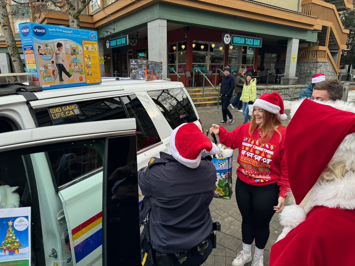 Our little elves at COWS Whistler store were busy dropping off adoraBULL items to the Whistler Toy Drive! A wonderful way to give back to our COWmmunity during the holiday season🎄 ✨