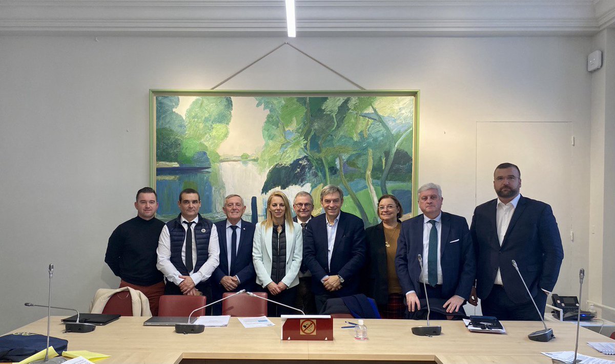 LabaronneDaniel's tweet image. 🏛🦆🐟Le Groupe d'étude #ChassePêche se réunissait aujourd'hui à l'@AssembleeNat !

👉Riches échanges lors de l'audition de l'Union Nationale des Associations de Chasseurs d'Oiseaux Migrateurs #UNACOM portant sur leurs enjeux et l'avenir des chasses traditionnelles en France.🇫🇷