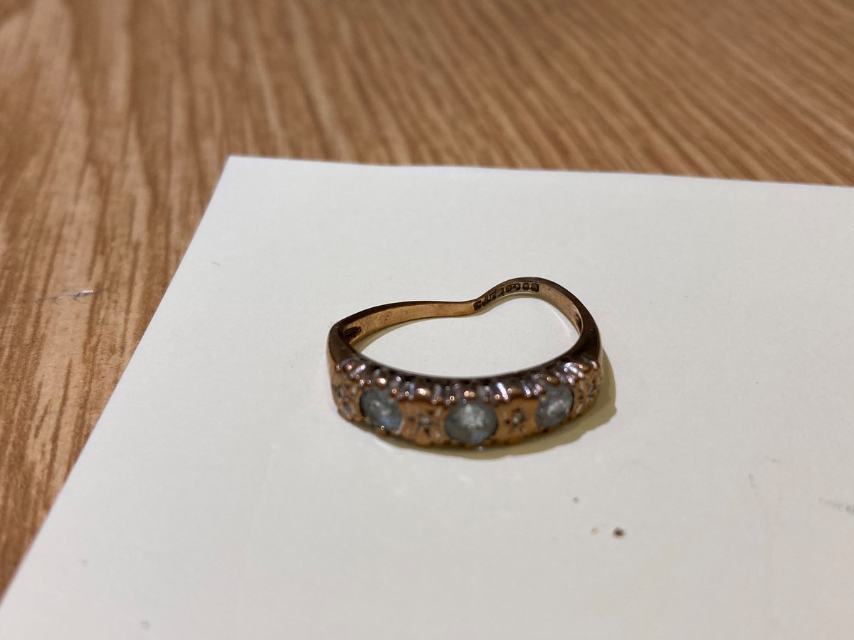 Do you recognise this ring? It was handed in to us on December 1 by someone who found it under an ATM outside Morrisons, Kettering Rd, Northampton, during the first Covid lockdown in 2020. If you recognise it, or know who it belongs to, call 101. More: ow.ly/EZif50QikmJ