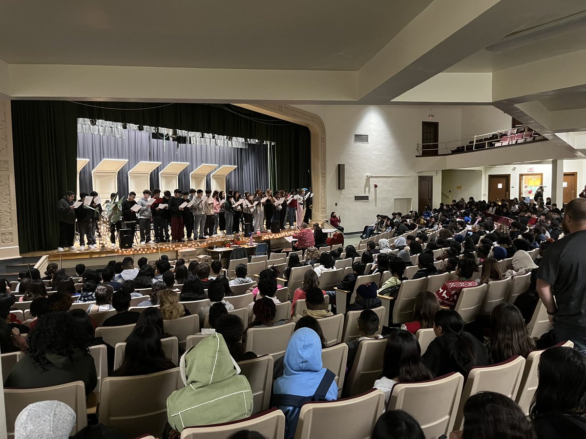 Dr. Kristin Chasteen (@chasteenkristin) on Twitter photo Winter concert with <a href="/RosedaleMiddle/">Travis Helm</a> choir, band, and orchestra. Beautiful performances and great audience! Winter concert with <a href="/RosedaleMiddle/">Travis Helm</a> choir, band, and orchestra. Beautiful performances and great audience!