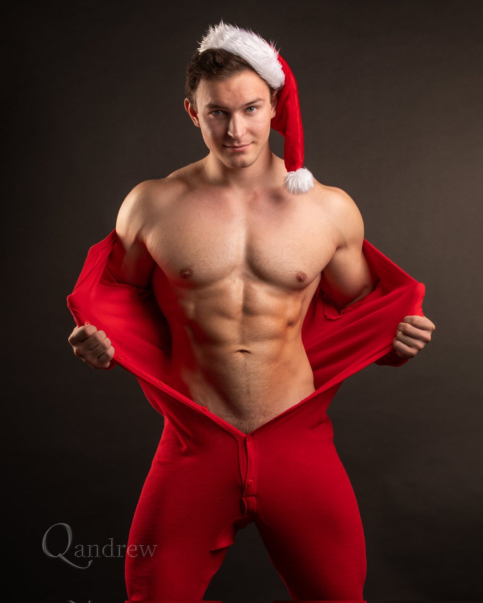 It's that time of the year. Get yourself an early christmas present and join my onlyfans onlyfans.com/rasmusklaos #hotguy #sexyman #hunk #FYP #sexymuscles #viral Pic by @QandrewX