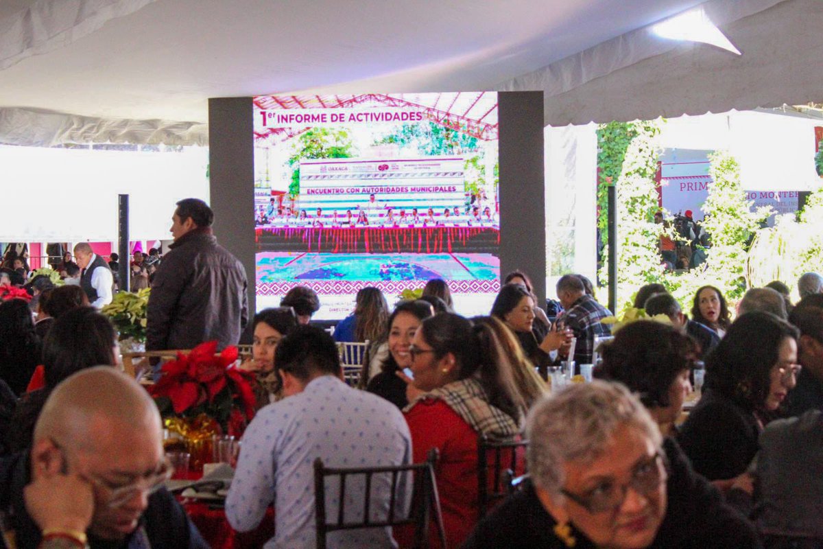 Zona Roja Oaxaca (@zonaroja_oaxaca) on Twitter photo ¿Qué le parece? Mientras el gobernador <a href="/salomonj/">Salomón Jara Cruz</a> promueve la austeridad, el titular del <a href="/IEEPOGobOax/">IEEPO</a>, <a href="/emiliomonterop/">Emilio Montero Pérez</a>, hizo un megadesayuno para rendir su “informe de labores”.
Es el único funcionario que ha hecho su propio acto.
Ello mientras permanecen múltiples carencias en ¿Qué le parece? Mientras el gobernador <a href="/salomonj/">Salomón Jara Cruz</a> promueve la austeridad, el titular del <a href="/IEEPOGobOax/">IEEPO</a>, <a href="/emiliomonterop/">Emilio Montero Pérez</a>, hizo un megadesayuno para rendir su “informe de labores”.
Es el único funcionario que ha hecho su propio acto.
Ello mientras permanecen múltiples carencias en
