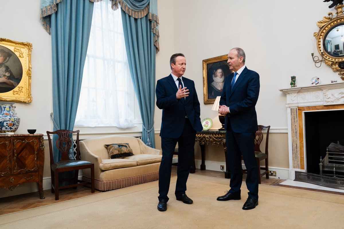 Thirty years ago this week, the UK and Ireland signed the Downing Street Declaration, a historic agreement that set us on the path to peace. Today, we continue to work together to support peace and prosperity in Northern Ireland. Great to host Tánaiste @MichealMartinTD in…