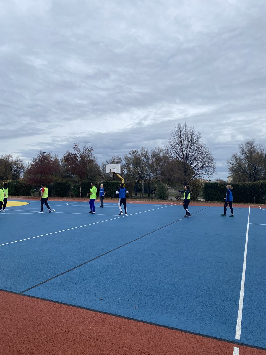 keyceacademy's tweet photo. Ré-inventons le #recrutement ! 🤝

Nous avons participé à FACE ENERGIE SPORT organisé par @FACEHerault. 

Recruteurs et candidats se sont rencontrés lors de pratiques sportives puis lors d'échanges "plus conventionnels". https://t.co/gFtGXdzanX