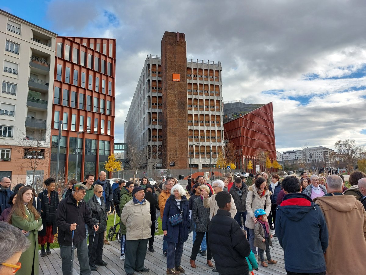 HerveCret's tweet photo. Temps convivial ce midi, avec l'ouverture de la pointe nord du Parc Mandela Lyon3 à proximité de Orange lumière avec Mme le maire du 3eme @DuboisBertrand et @AthanasePierre @BPelliercuit @NDrouillet #splpartdieu @TrayssacT @gregory https://t.co/NjRScfbuXB
