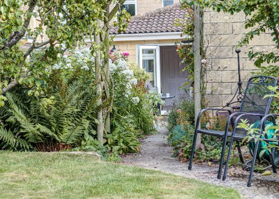 Experience the charm of London Road Garden Accommodation – offering delightful self-catering options in the heart of Chippenham!

🛏️ Sleeps 1-2
theholidaycottages.co.uk/wiltshire/6334 

#LondonRoadAccommodation #ChippenhamGetaway #WiltshireExploration #HeritageSights