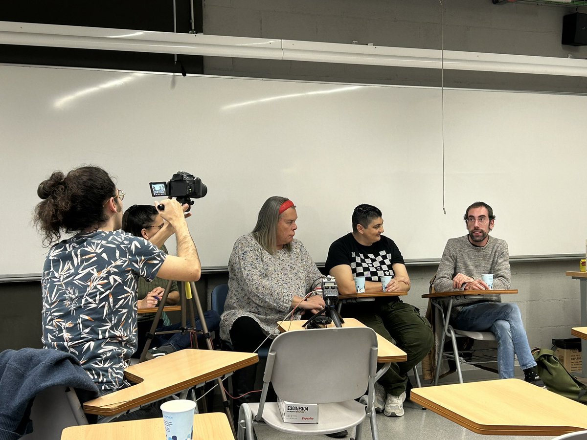 PerifUrb's tweet photo. Aquesta tarda continuem les jornades amb la taula “Habitar els marges: organització de la dissidència sexual i de gènere a les perifèries” amb @RbldeDelCambio, de @TorreBaroAVV i @AccioPeriferica, Bàrbara Ramajo, de Bollos en Teoria (@caladona), i la @Llobretrans, de @TransBaix https://t.co/Tn25dq9vUk