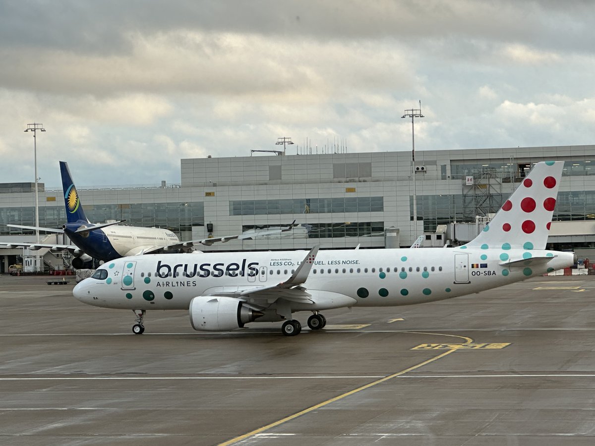 Yesterday, <a href="/FlyingBrussels/">Brussels Airlines</a>' brand-new Airbus A320neo took off from #brusselsairport for the 1st commercial flight. An exciting milestone, since the A320neo uses less fuel, produces less CO2-emissions &amp; represents a 50% noise reduction compared to previous generation aircraft. ✈️