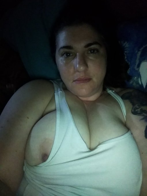 I'm live. https://t.co/5hyQVCD1za come say hi 💋 https://t.co/z2GcbkCFwF