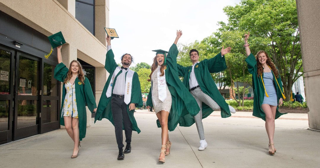 Congratulations to all students who are celebrating their success at the Winter 2023 Commencement Ceremony! Be proud of yourself! University Career Services are here to provide career support to you even after graduation. We are here for you! #Masonnation ow.ly/CF5750Qimn6