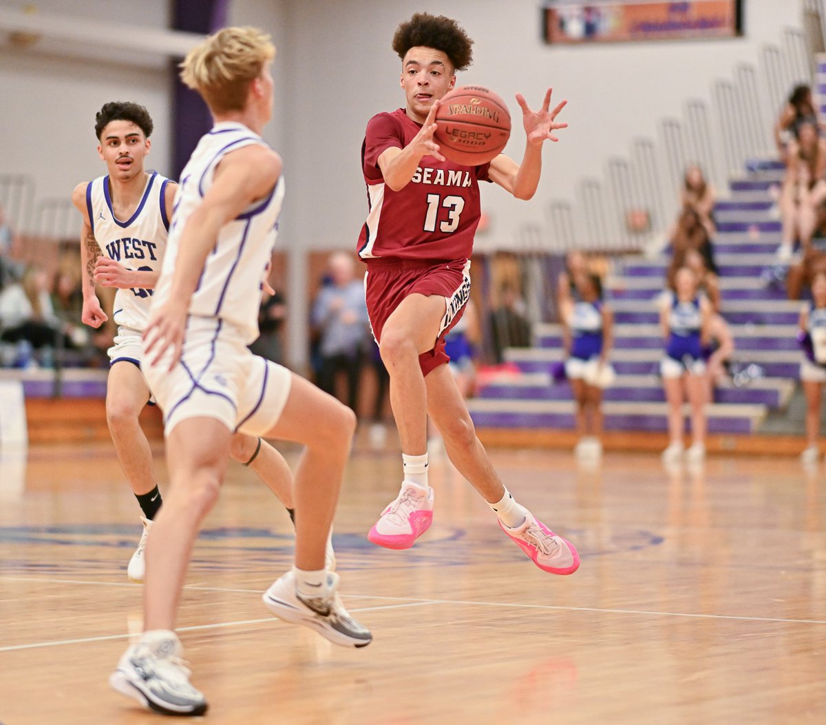 Game recap: @SeamanBoysBball rallies down the stretch for 76-74 UKC win over Piper. Sophomore KaeVon Bonner scores 27 points to lead Vikings, including game-winning free throws. ... topsports.news/news/seaman-bo…
