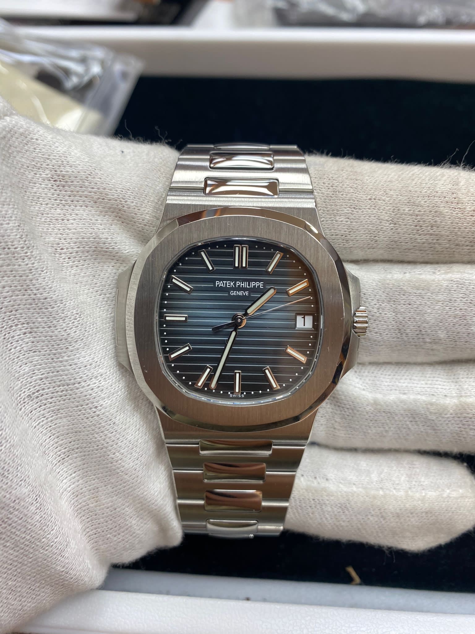 The Luxury Watch Guy on X In 2021 Patek Philippe discontinued the stainless steel 5711 model which was followed by the 5811 in White Gold Current Price 5711 110 000 5811