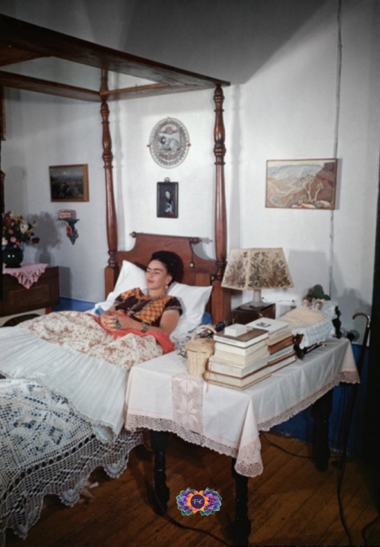 “No es amor, ni ternura, ni cariño, es la vida entera, la mía, que encontré al verla en tus manos y en tu boca. [sic]” #DiarioDeFrida #FridaKahlo (Archivo Isolda P. Kahlo, México)