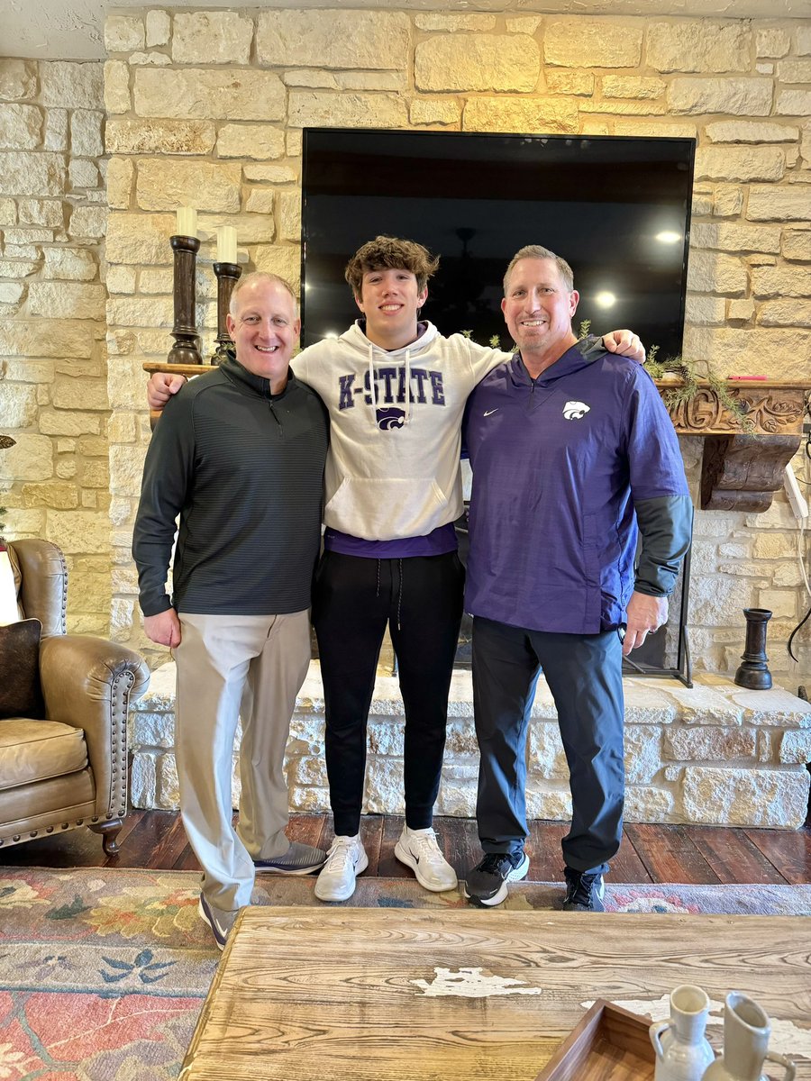 Meant a lot to have <a href="/CoachKli/">Chris Klieman</a> and <a href="/coachstanard/">Steve Stanard</a> come in to visit yesterday. Feels like family. <a href="/KStateFB/">K-State Football</a> #EMAW