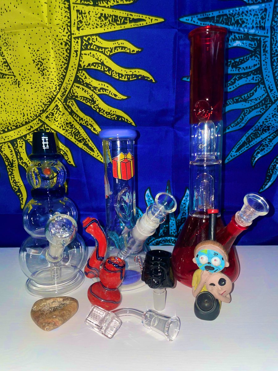 ElevateCrate's tweet image. Huge Giveaway! 
Bunch of glass and accessories!! 

You don’t wanna miss out on this one!

To enter you must:
Follow us
Like this post
Retweet this post 
Comment 3 friends who would love this giveaway 💜
Must be in the US 

Ends 12/17/23 ✨
#Mmemberville 

Elevate-crate.com