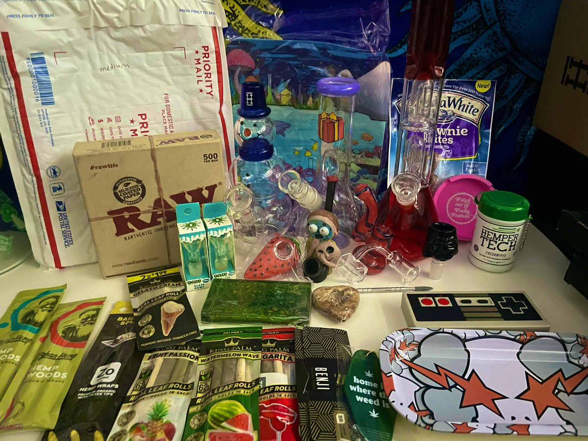 ElevateCrate's tweet image. Huge Giveaway! 
Bunch of glass and accessories!! 

You don’t wanna miss out on this one!

To enter you must:
Follow us
Like this post
Retweet this post 
Comment 3 friends who would love this giveaway 💜
Must be in the US 

Ends 12/17/23 ✨
#Mmemberville 

Elevate-crate.com