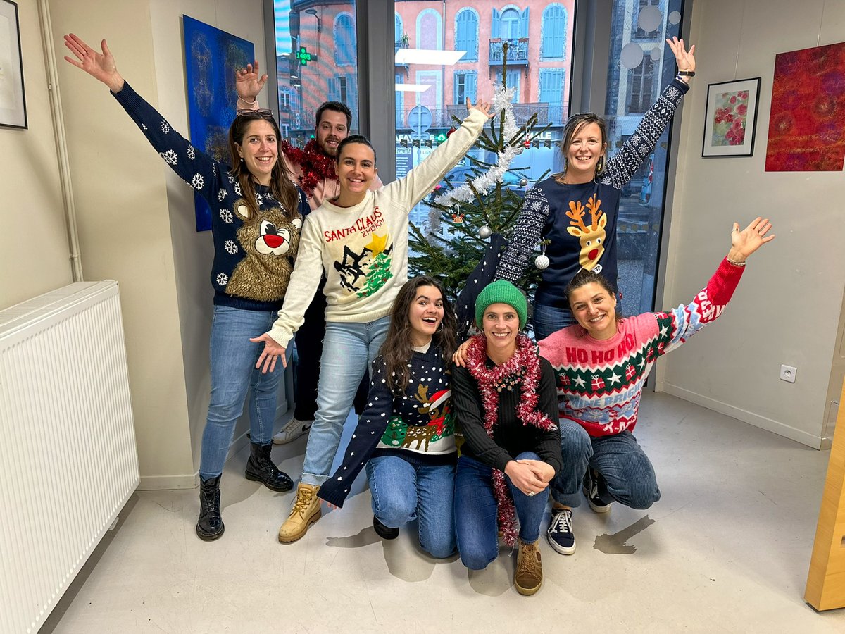 Bonne journée internationale du Pull de Noël 🎄😉

#Christmas #Noel2023 #équipe #corporate