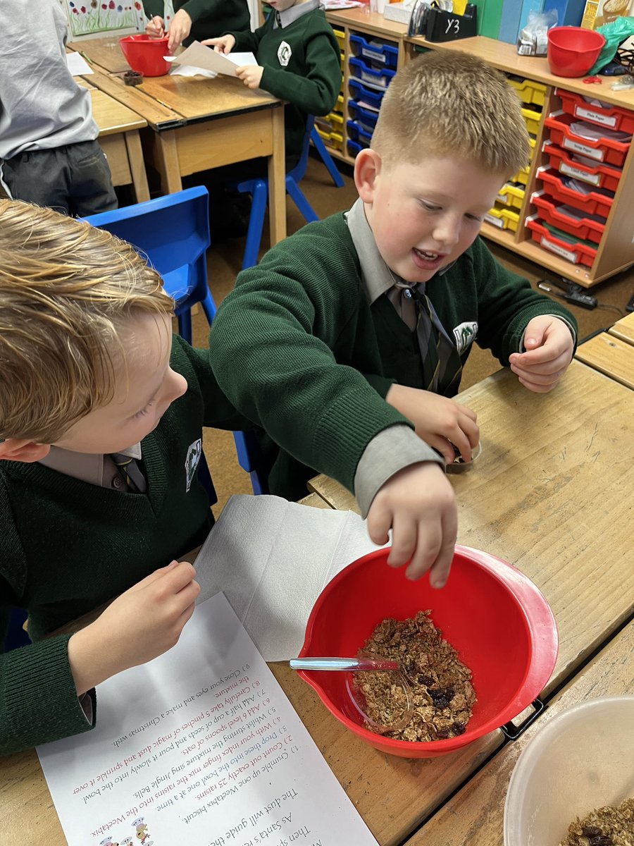 CCJuniorY3's tweet photo. #CCJYear3 have been busy following a very special set of instructions, creating some Magical Reindeer Food! Make sure you remember to sprinkle it outside on Christmas Eve boys! #CCCreative #CCLoveofLearning https://t.co/CizZwURTig