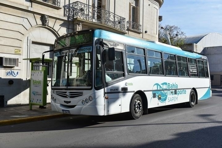 🚍⚠️Las frecuencias  y recorridos de las distintas  líneas  del servicio de transporte público urbano se pueden consultar en gpsbahia.com.ar