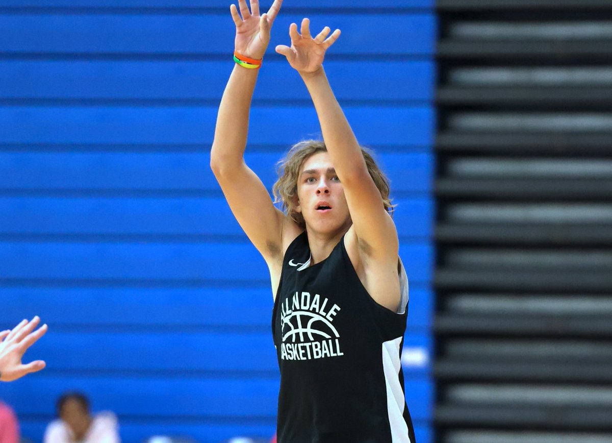 Alex Genuise had a career-high 35 points as Allendale (4-1) beat Wayland 85-70 on Tuesday night.