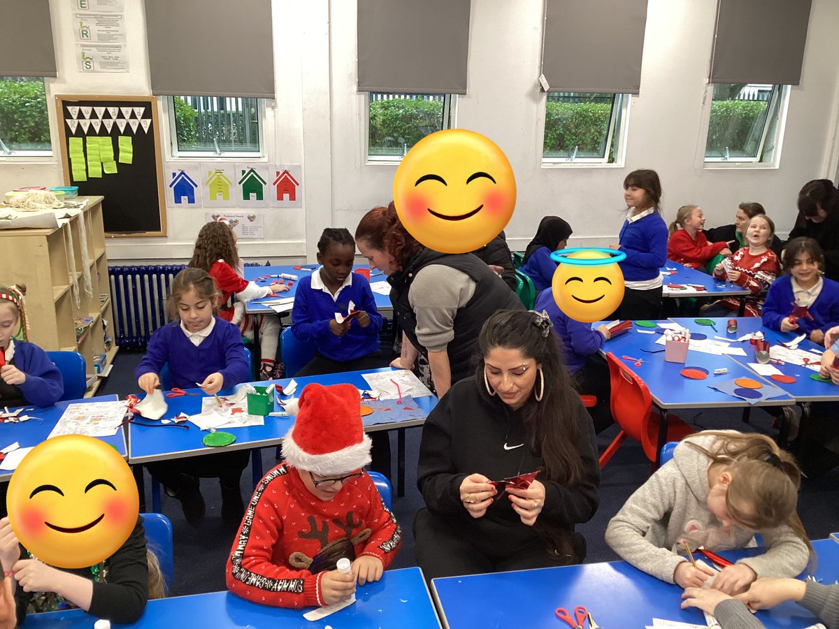 Year 3 felt very crafty today. Lovely to see so many parents. #mowmacrehillfamily @MattSPeet