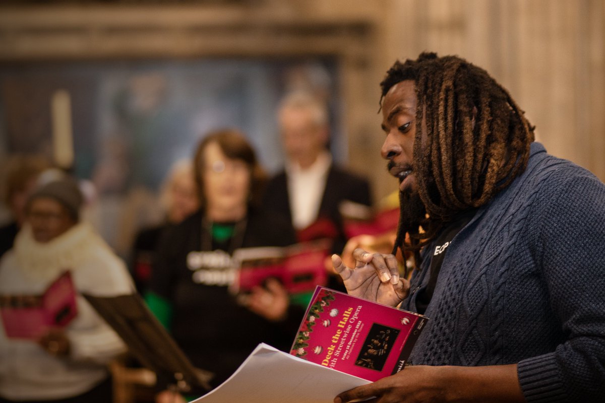 Excited to be conducted on Friday by the amazing @LugoAga. Join us from 6pm at @AllHallowsTower in London, for a joyous Christmas carol sing-along with @simoncallow @CMaalawy @Epiphoni @fulhambrassband @BarChoral. Tickets £20, £10 ⬇️ eventbrite.co.uk/e/deck-the-hal…