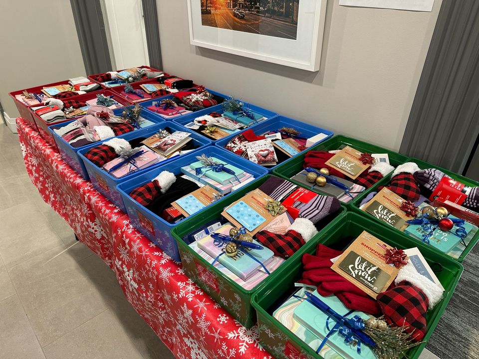 Together, we've prepared 14 donation boxes for @ldnshoebox supporting women affected by homelessness. A shoebox gift is more than just a box – it's a heartfelt collection of essential items & small luxuries. Make someone’s holiday a bit brighter with the Shoebox Project 🎁